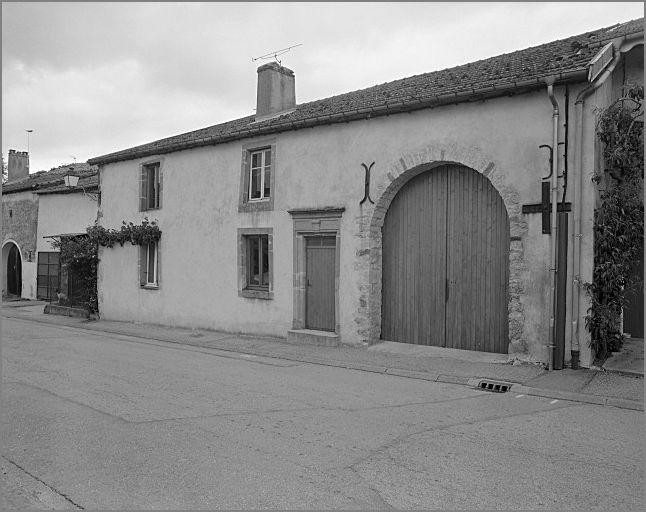 Ferme, élévation antérieure, ensemble trois quarts droit.
