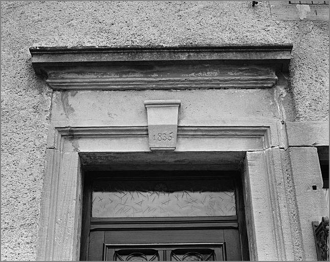 Ferme, élévation antérieure, porte piétonne, agrafe datée 1835, ensemble face.