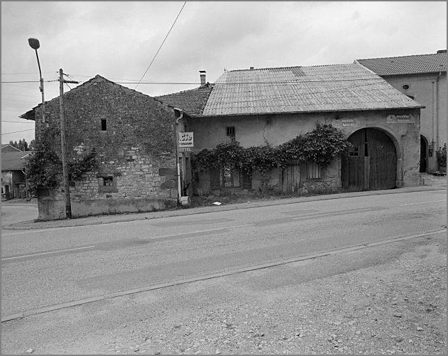 Ferme, élévation antérieure, ensemble trois quarts gauche.