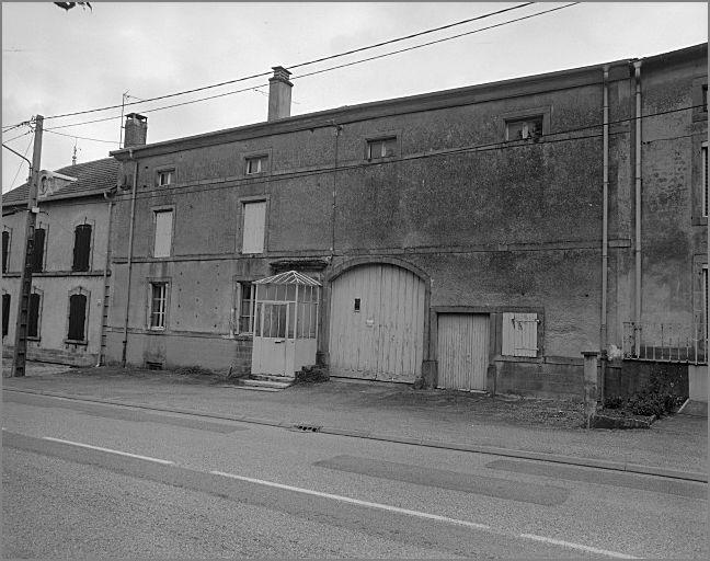 Ferme, élévation antérieure, ensemble trois quarts droit.