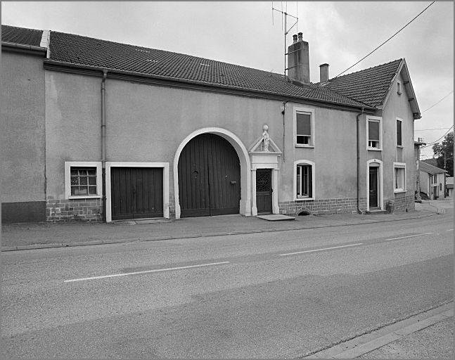 Ferme, élévation antérieure, ensemble trois quarts gauche.