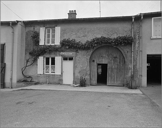 Ferme, élévation antérieure, ensemble trois quarts droit.