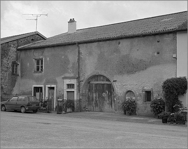 Ferme, élévation antérieure, ensemble trois quarts droit.