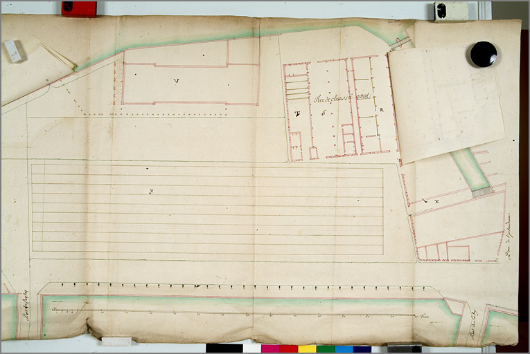 'Plan de la place du Saulcy avec les projets des ouvrages à y faire pour la rendre plus régulière [...]' (1752), détail du pavillon de la Douane avant projet (sans retombe).