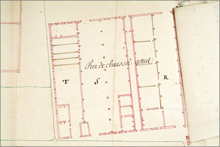 'Plan de la place du Saulcy avec les projets des ouvrages à y faire pour la rendre plus régulière [...]' (1752), détail du pavillon de la Douane avant projet : 'état actuel' (sans retombe).