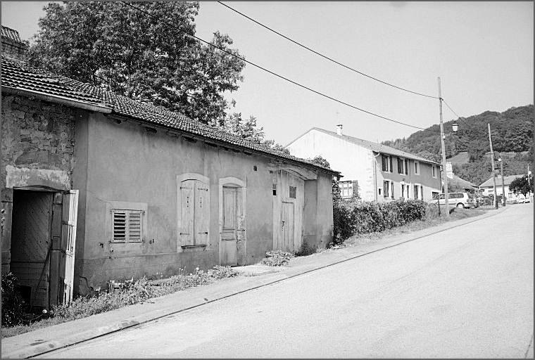 Ferme, élévation antérieure, ensemble trois quarts gauche.