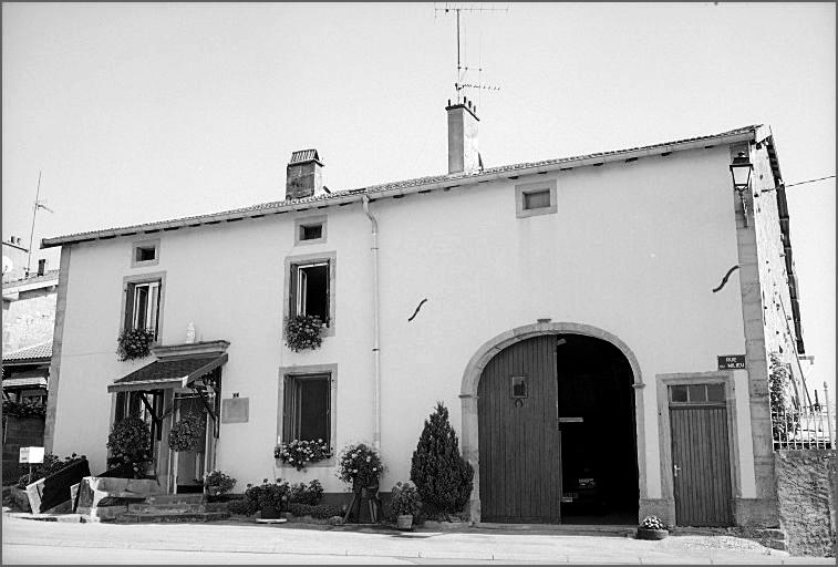 Ferme, élévation antérieure, ensemble trois quarts droit.