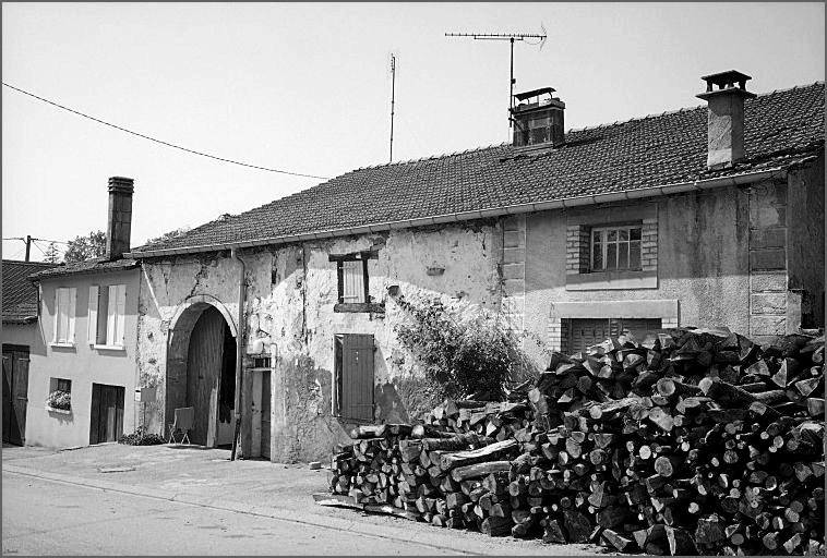 Ferme, élévation antérieure, ensemble trois quarts droit.