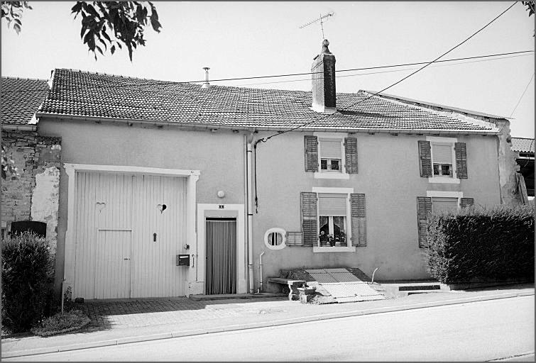 Ferme, élévation antérieure, ensemble trois quarts gauche.