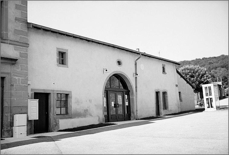 Ferme, élévation antérieure, ensemble trois quarts gauche.