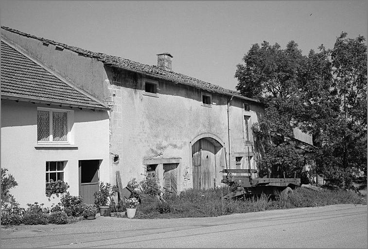 Ferme, élévation antérieure, ensemble trois quarts gauche.