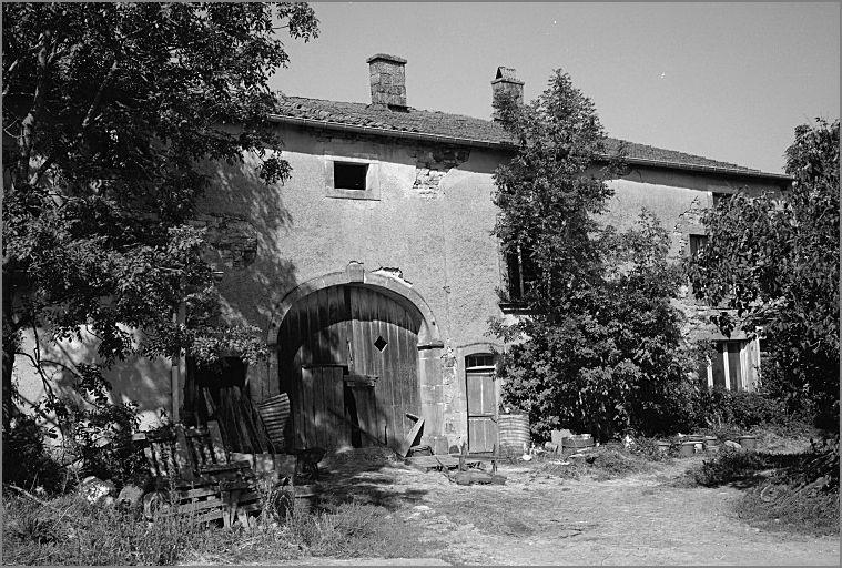 Ferme, élévation antérieure, ensemble trois quarts gauche.