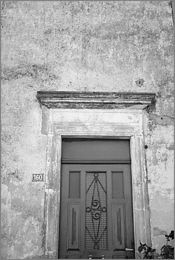 Ferme, élévation antérieure, porte piétonne, linteau daté 1851, ensemble face.