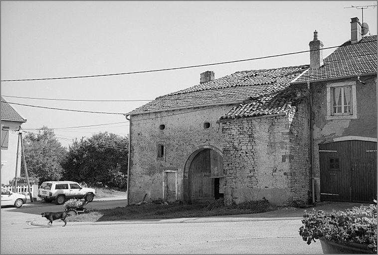 Ferme, élévation antérieure, ensemble trois quarts droit.