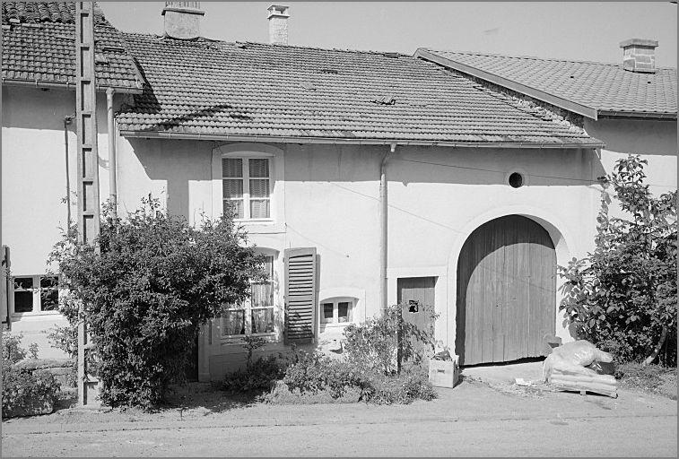 Ferme, élévation antérieure, ensemble trois quarts gauche.