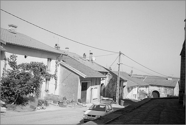 Ferme, élévation antérieure, ensemble trois quarts gauche.