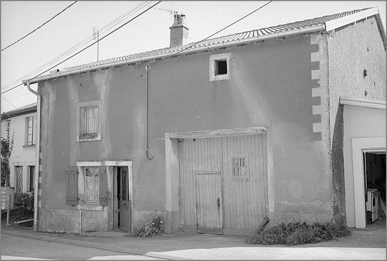 Ferme, élévation antérieure, ensemble trois quarts droit.