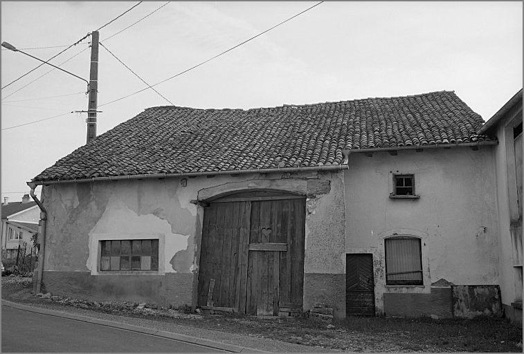 Ferme, élévation antérieure, ensemble trois quarts droit.
