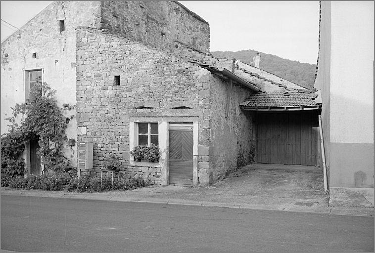 Maison de manouvrier, élévation antérieure, ensemble trois quarts droit.