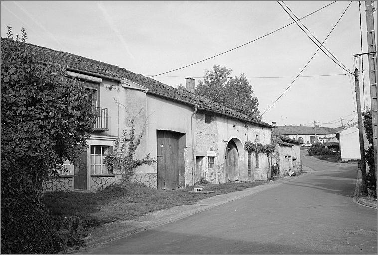 Ferme, élévation antérieure, ensemble trois quarts gauche.