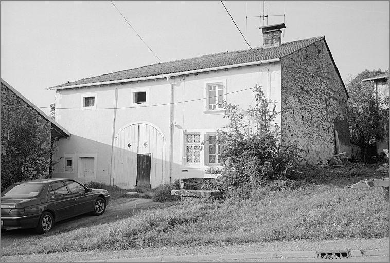 Ferme, élévation antérieure, ensemble trois quarts droit.