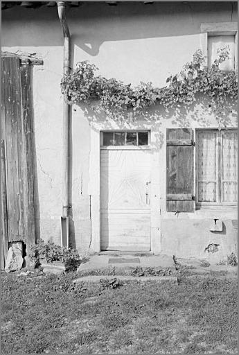 Ferme, élévation antérieure, porte piétonne, ensemble face.