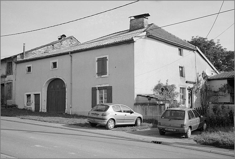 Ferme, élévation antérieure, ensemble trois quarts droit.