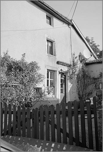 Ferme, élévation latérale droite, ensemble trois quarts gauche.
