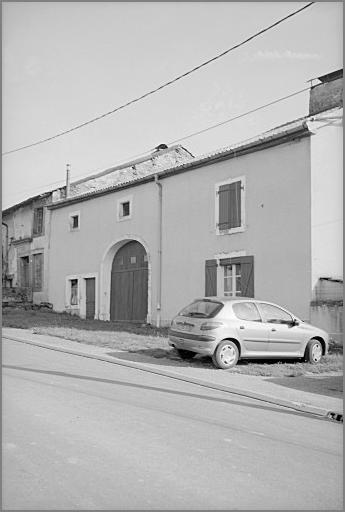 Ferme, élévation antérieure, ensemble trois quarts droit.