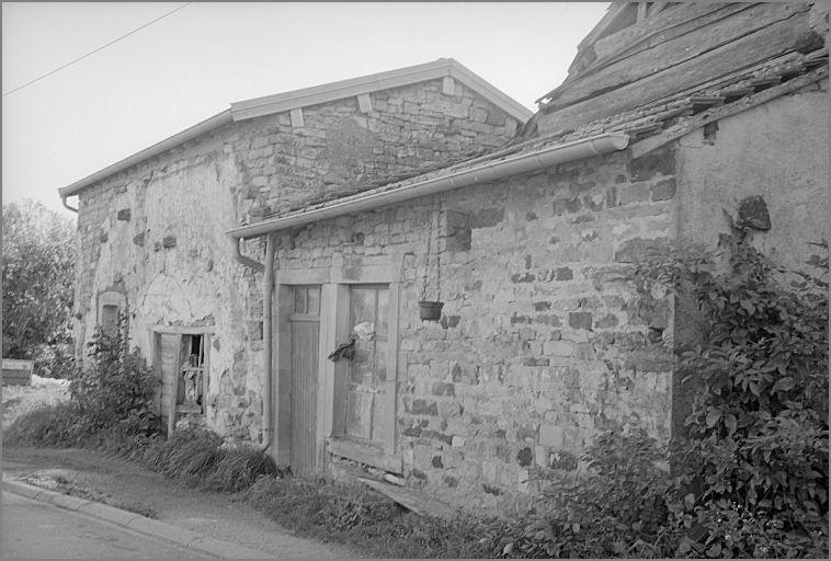 Maison de manouvrier, élévation antérieure, ensemble trois quarts droit.