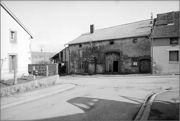 Ferme, élévation antérieure, ensemble trois quarts droit.