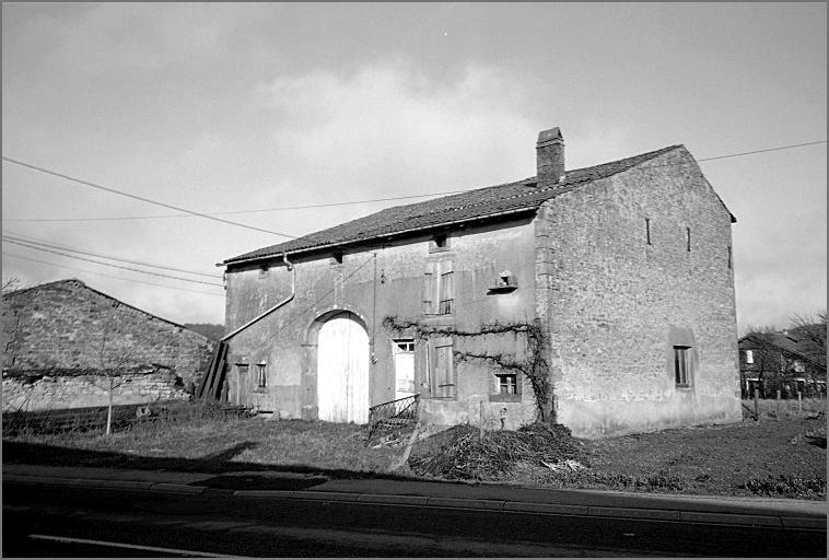 Ferme, élévation antérieure, ensemble trois quarts droit.