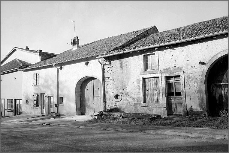 Ferme, élévation antérieure, ensemble trois quarts droit.