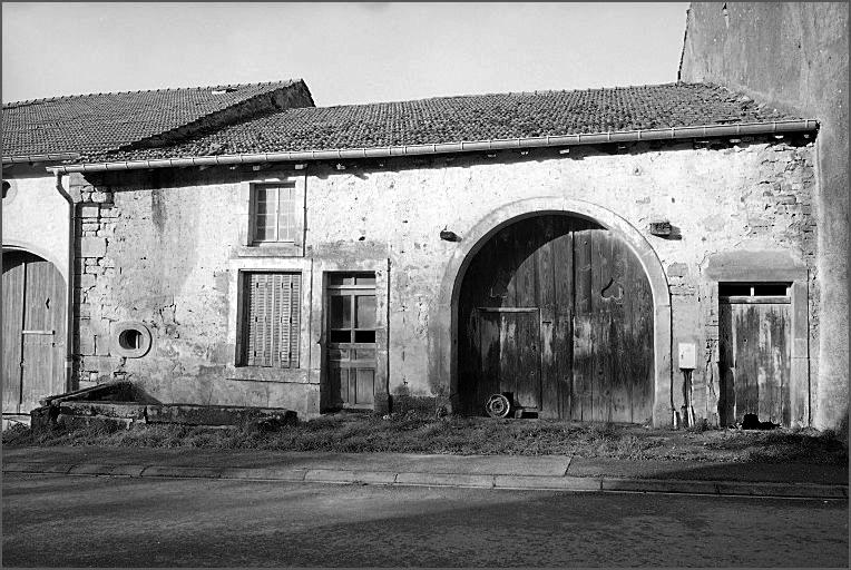 Ferme, élévation antérieure, ensemble trois quarts droit.