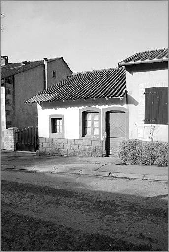 Maison de manouvrier, élévation antérieure, ensemble trois quarts droit.