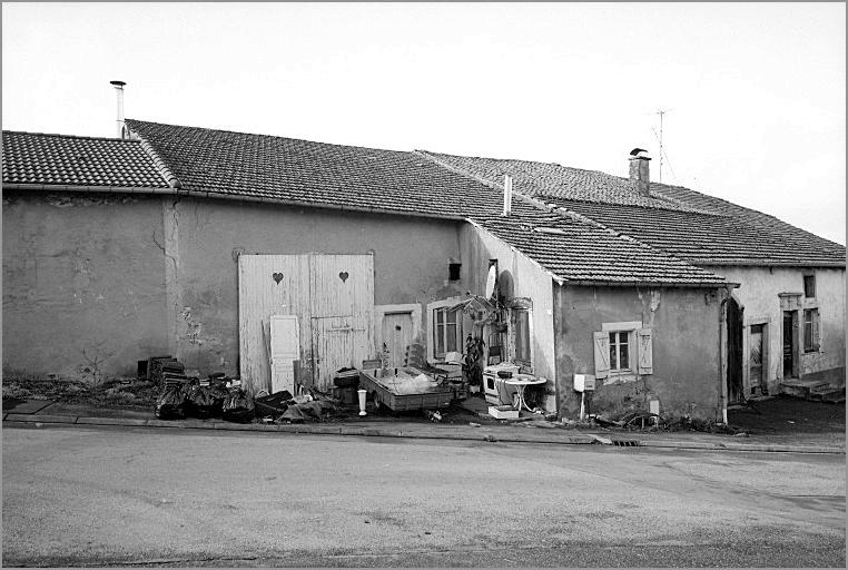 Ferme, élévation antérieure, ensemble trois quarts gauche.