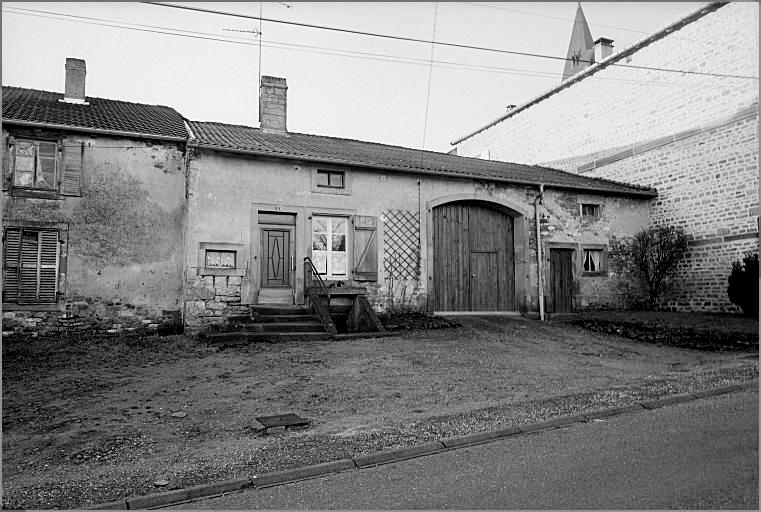 Ferme, élévation antérieure, ensemble trois quarts gauche.