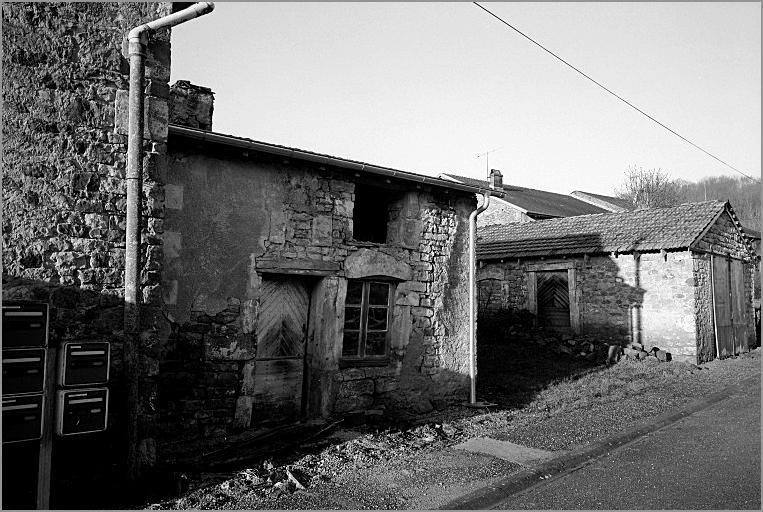 Maison de manouvrier, élévation antérieure, ensemble trois quarts gauche.