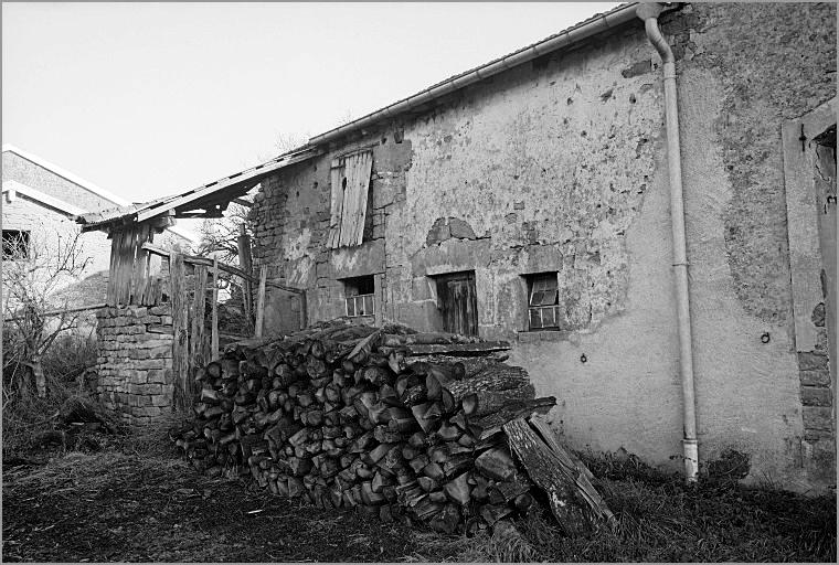 Ferme, élévation antérieure, ensemble trois quarts droit.