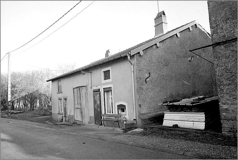 Ferme, élévation antérieure, ensemble trois quarts droit.
