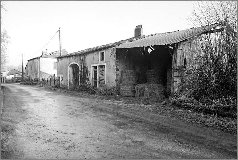 Ferme, élévation antérieure, ensemble trois quarts droit.