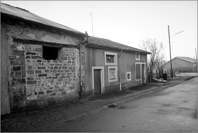 Maison de manouvrier, élévation antérieure, ensemble trois quarts gauche.