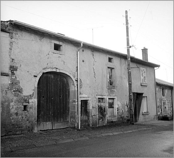Ferme, élévation antérieure, ensemble trois quarts gauche.