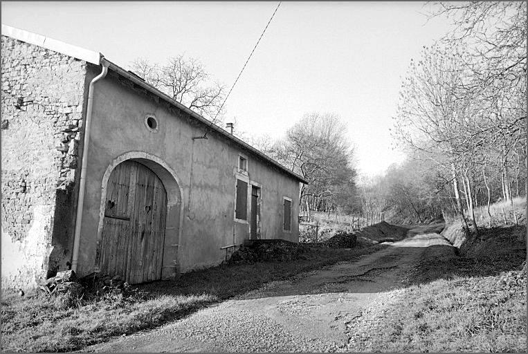 Ferme, élévation antérieure, ensemble trois quarts gauche.