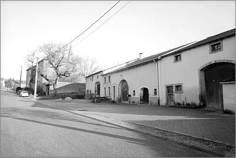 Ferme, élévation antérieure, ensemble trois quarts droit.