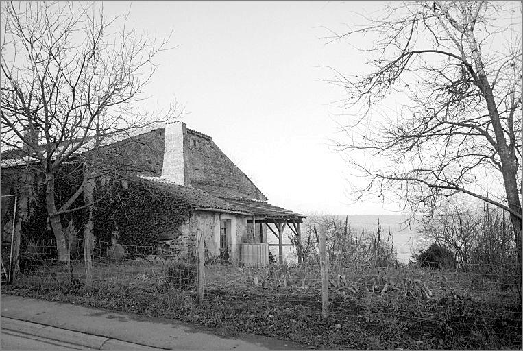 Ferme, élévation latérale droite, ensemble trois quarts gauche.