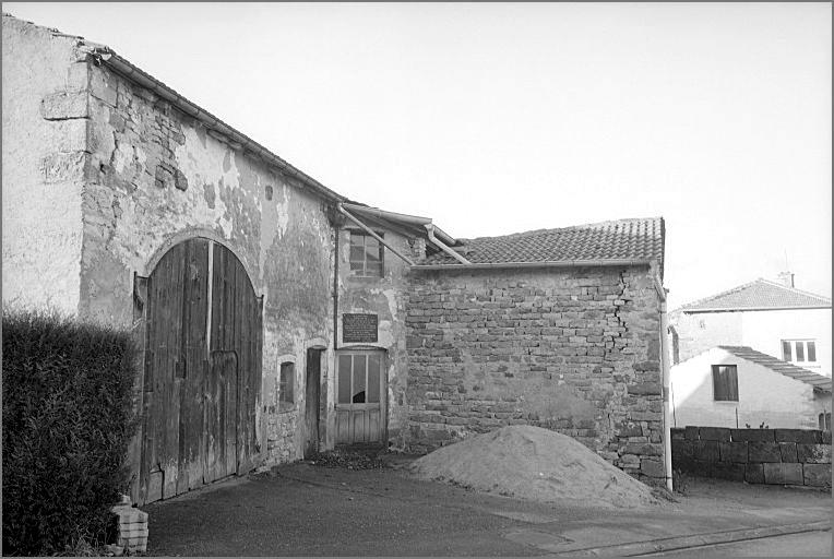 Ferme, élévation antérieure, ensemble trois quarts gauche.