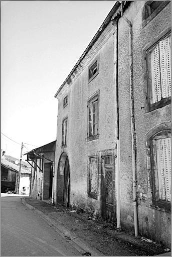 Ferme, élévation antérieure, ensemble trois quarts droit.