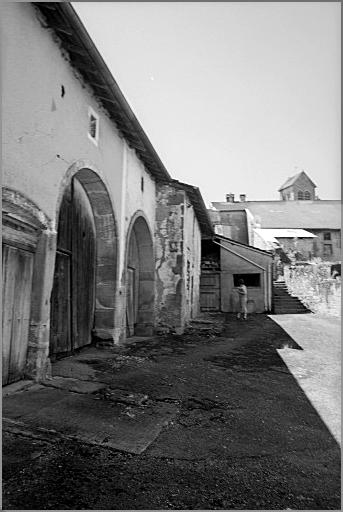 Ferme, élévation antérieure, ensemble trois quarts gauche.