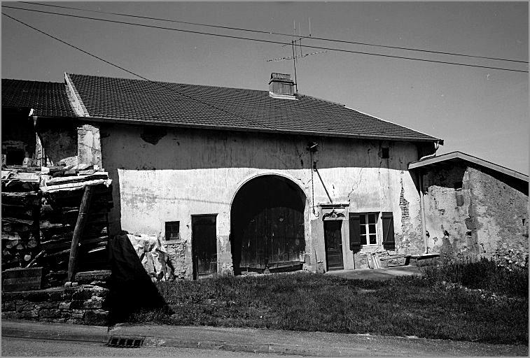 Ferme, élévation antérieure, ensemble trois quarts gauche.